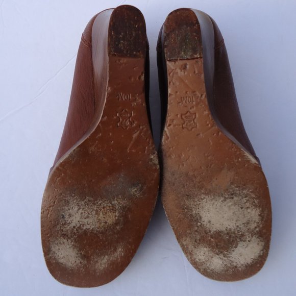 SIZE 10. Michael Michael Kors leather wedge shoes. - Picture 7 of 8